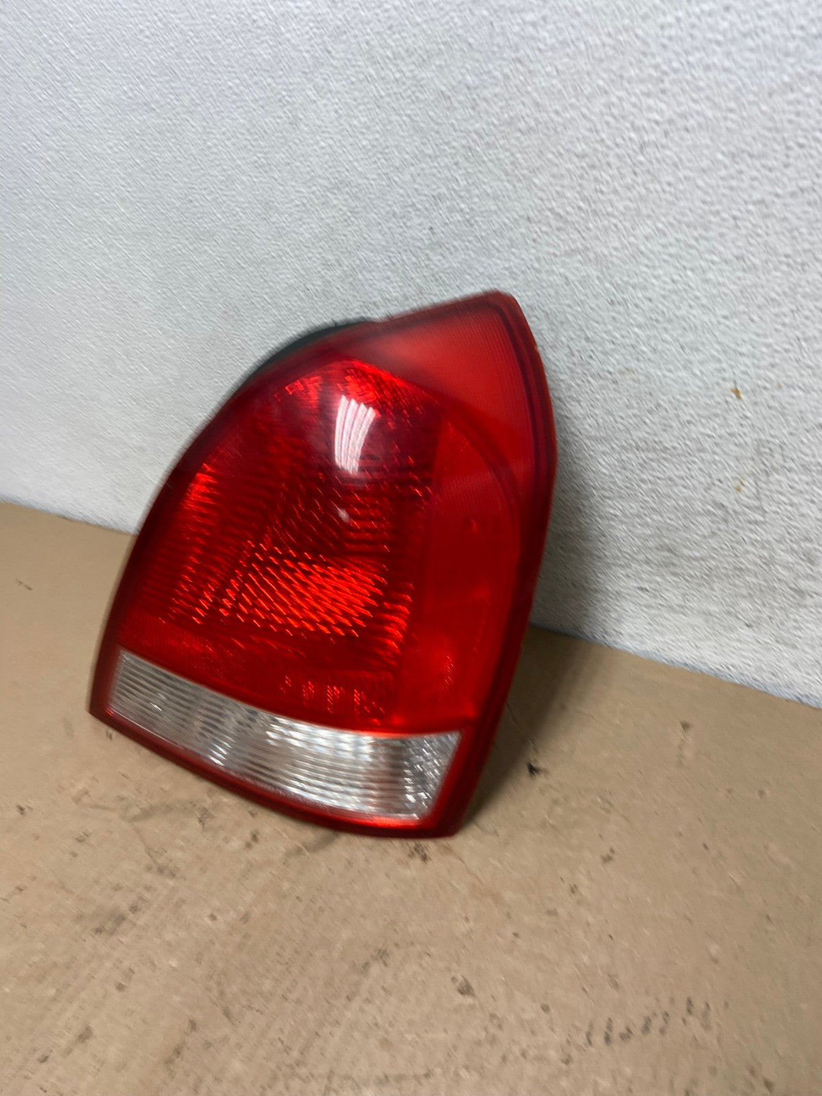 2001 2002 2003 Hyundai Elantra Right Passenger Rh Tail Light AF3234 LK1