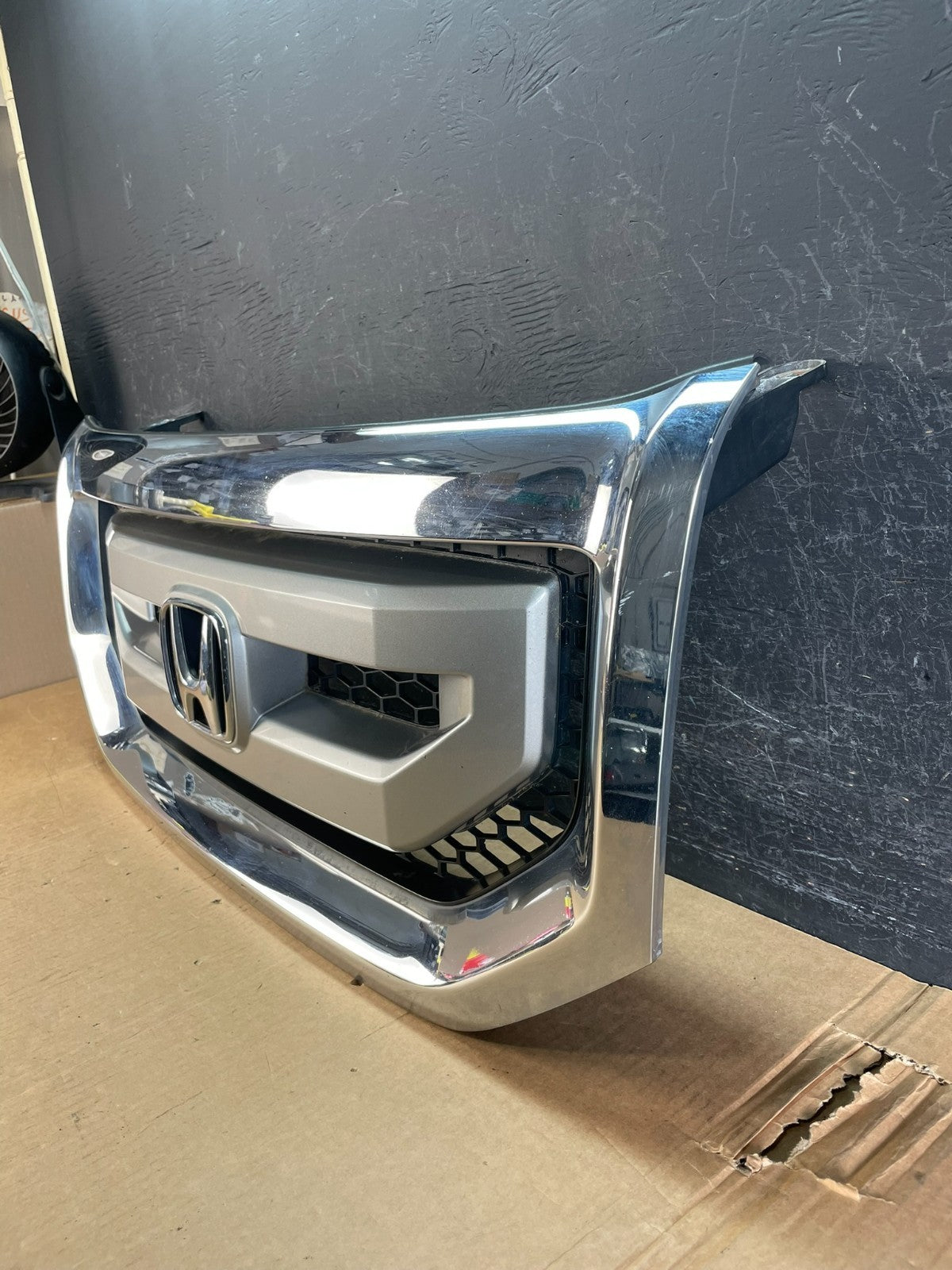 2009 to 2011 Honda Pilot Front Upper Grill Grille AE8423 DW1