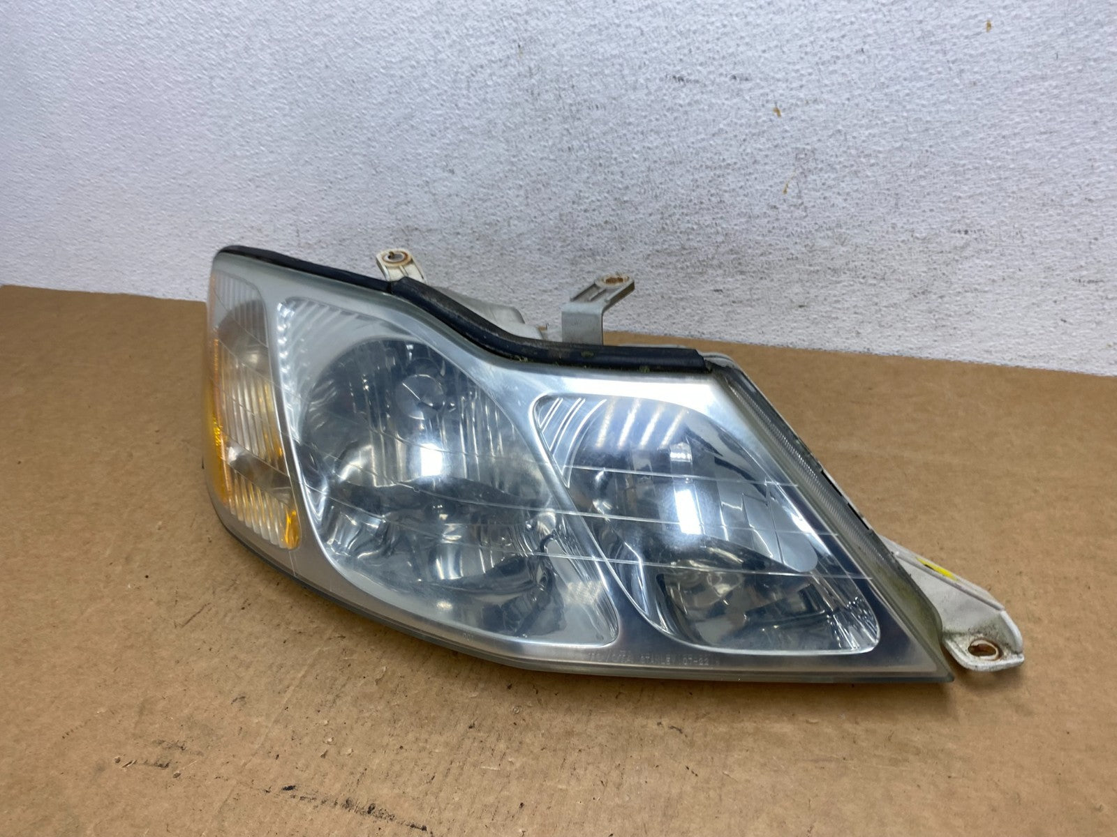 2000-2004 Toyota Avalon Halogen Headlight Right Passenger RH AD4701 DW1