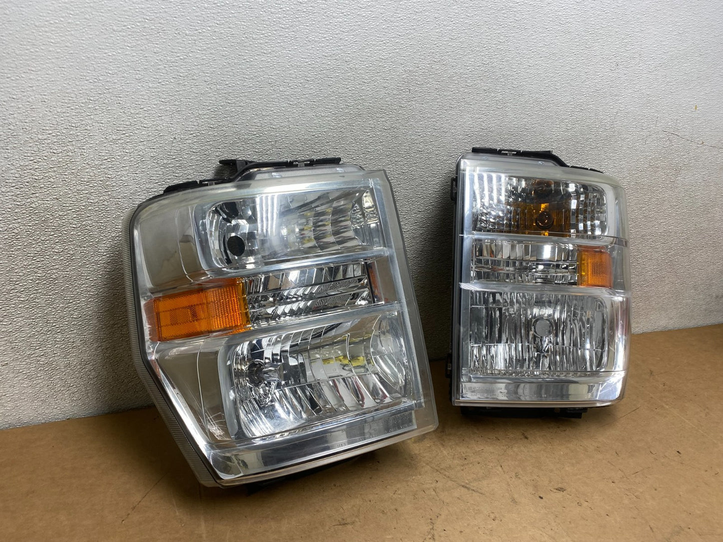 2008-2014 Ford Econoline E150 E250 E350 Left+Right Headlights X4927 DW2