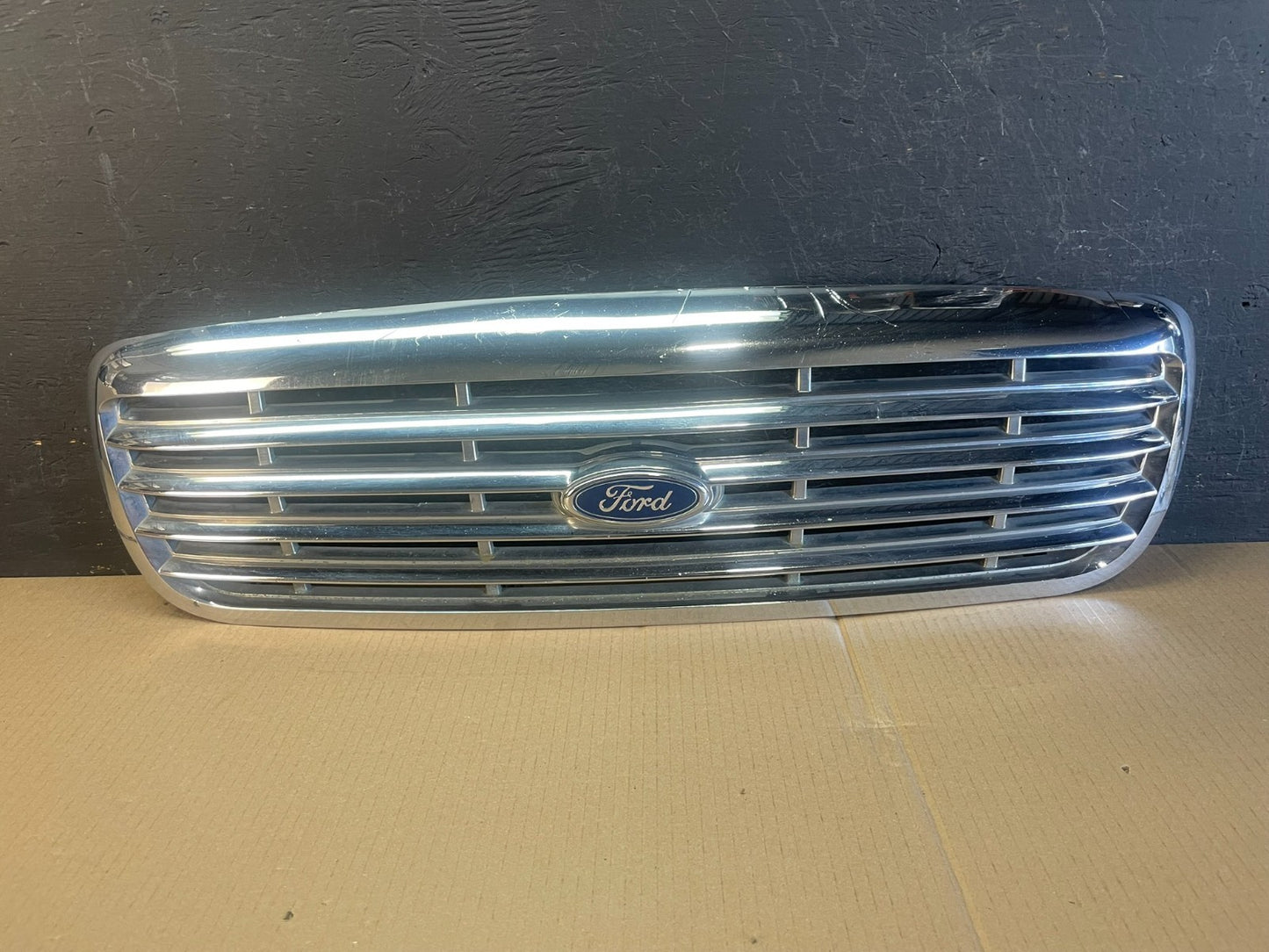 2003 to 2011 Ford Crown Victoria Front Upper Grille Grill Chrome ae3429 DG0