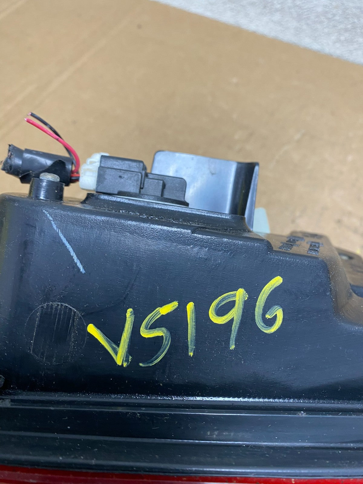 2000-2001 Infiniti i30 Left Driver Lh Side Tail Light Inner Oem V5196 DG8