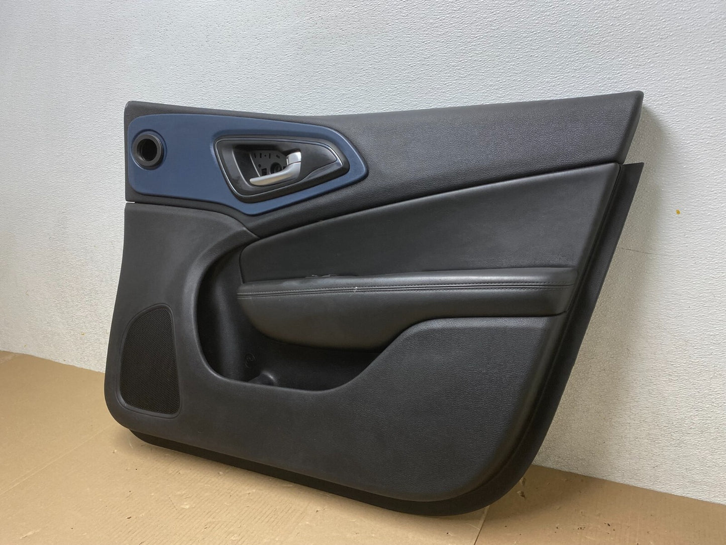 2015 to 2017 Chrysler 200 Front Right Passenger Side Door Panel OEM L6057 DG1