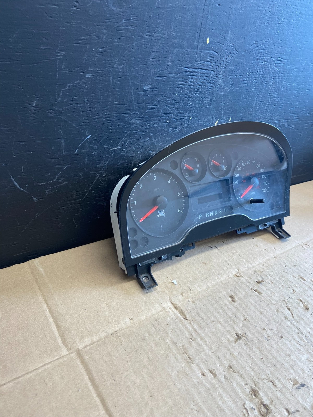 2004 to 2007 Ford Freestar Instrument Cluster Speedometer AB97242