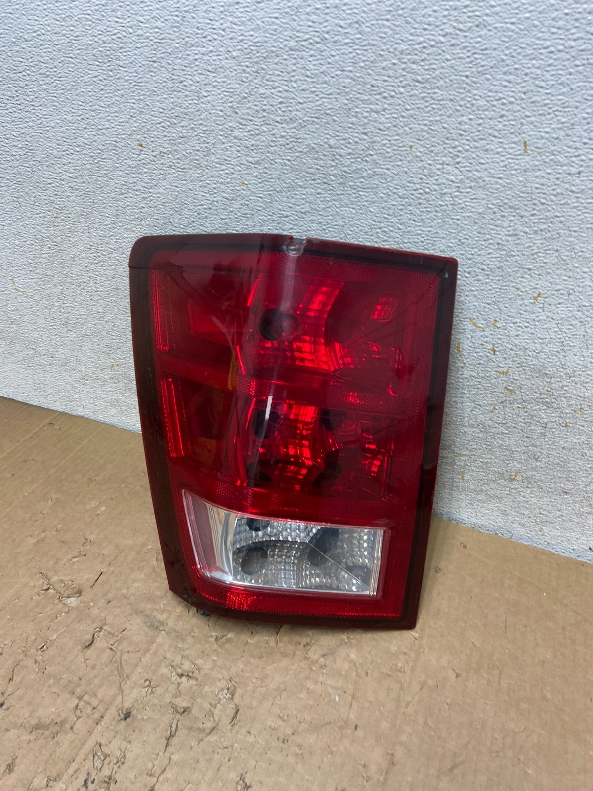 2005 to 2006 Jeep Grand Cherokee Left Driver Side Lh Tail Light AI9284 LK0