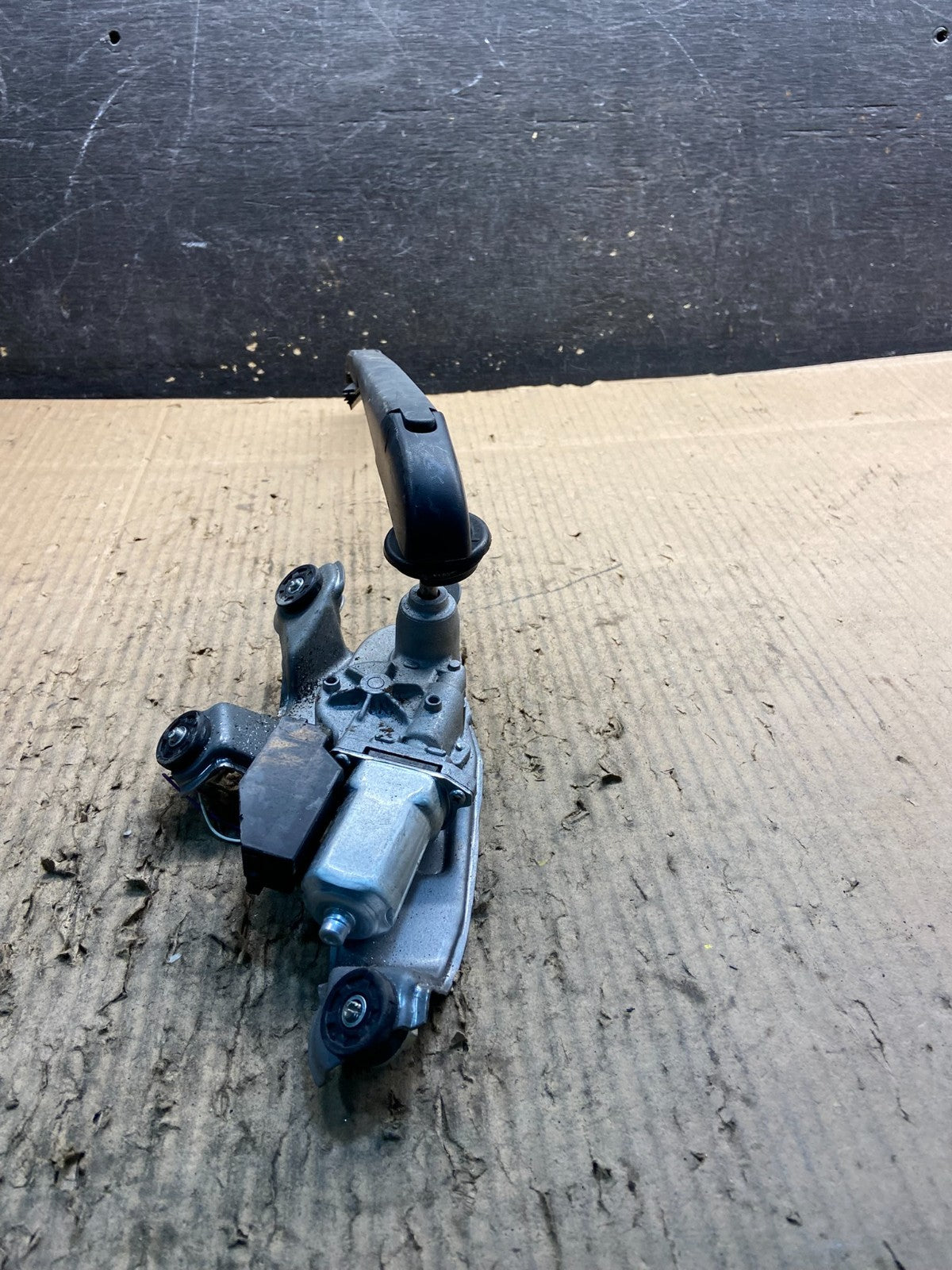 2009 to 2012 Toyota Matrix Rear Wiper Windshield Motor OEM Y1524 DG4