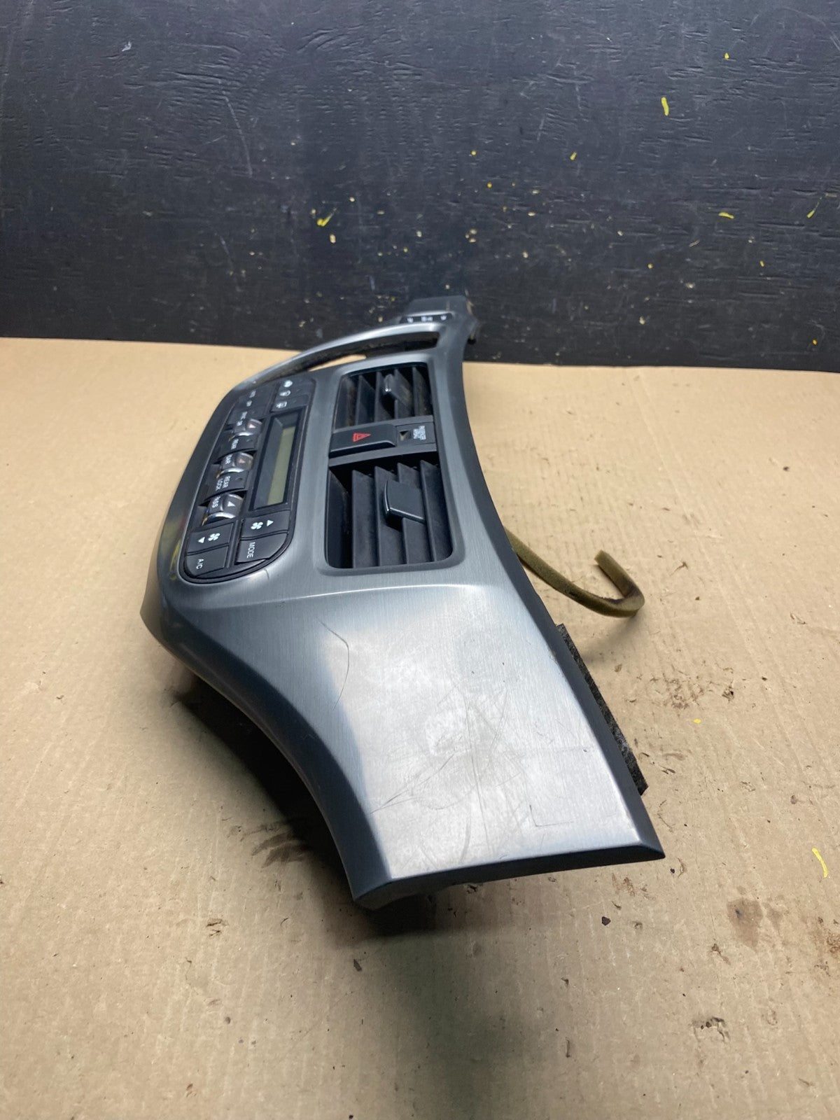 2005 to 2010 Honda Odyssey Radio Climate Control Dash Trim Bezel Q7013 DG2