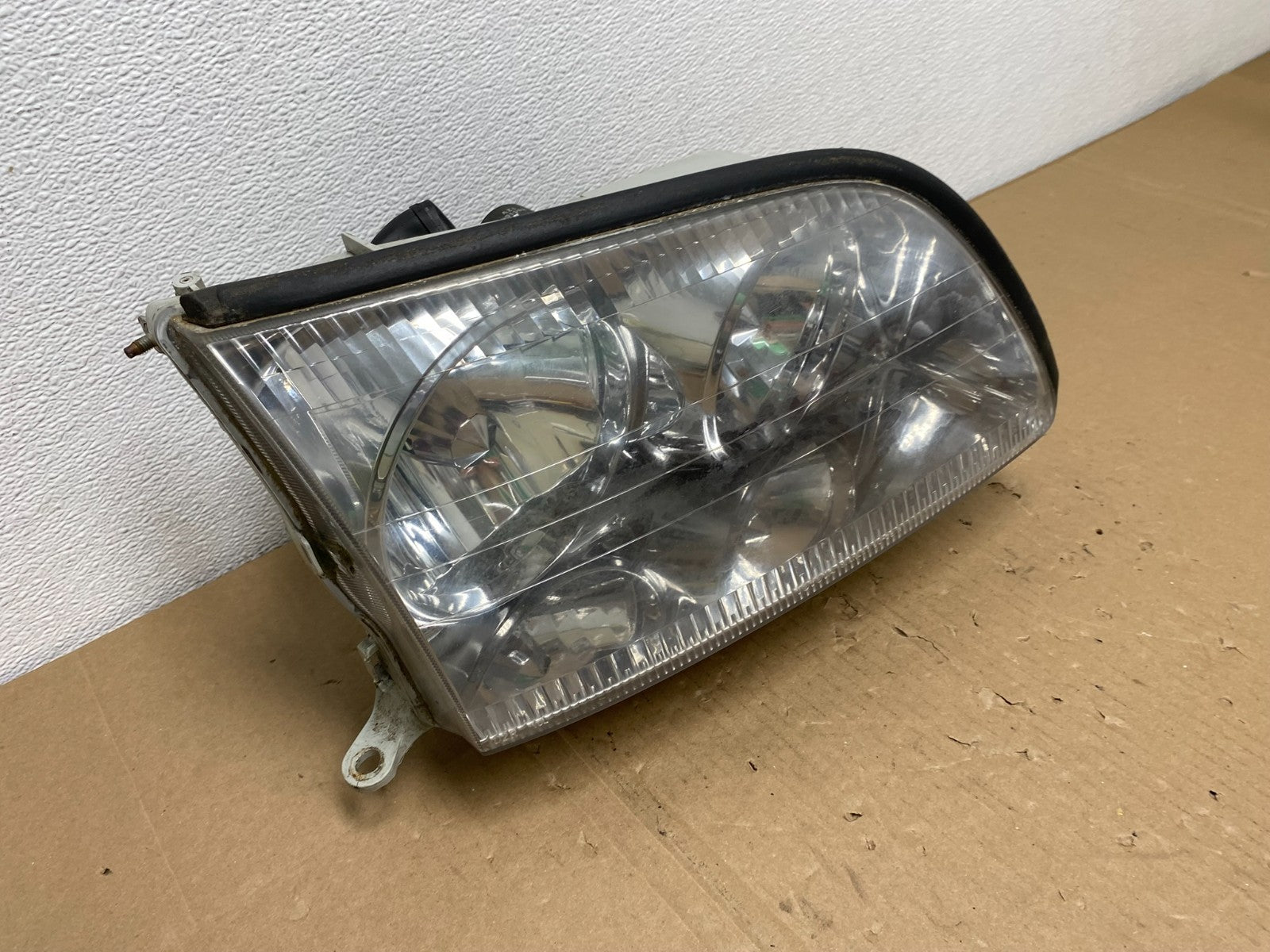 1998 1999 2000 Lexus LS400 Right Passenger Side Xenon HID Headlight OE AB6859 DG2