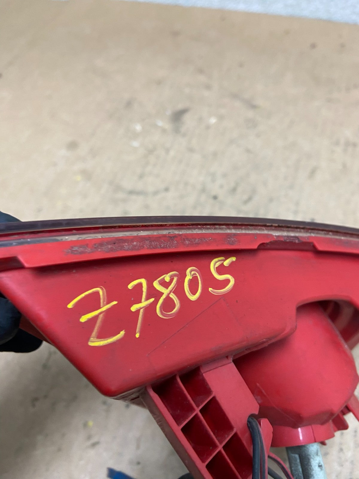 2003-2005 Infiniti FX35 FX45 Right Passenger Red Inner Tail Light OEM Z7805 DW7