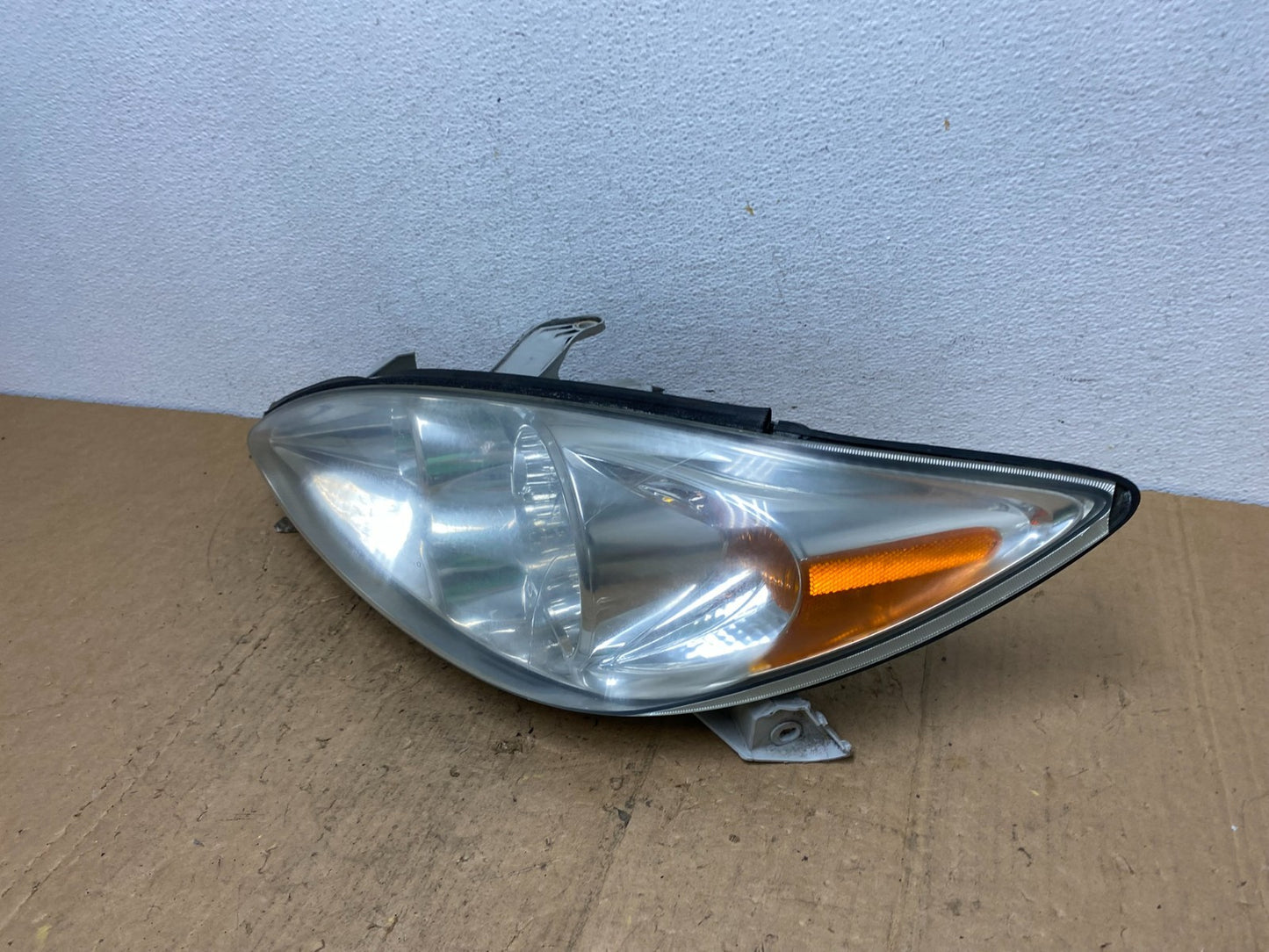 2002 2003 2004 Toyota Camry Left Driver Lh Side Halogen Headlight AD2650 DW1