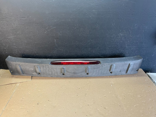2002 to 2006 Chevrolet Avalanche 1500 Cente Spoilerr 3rd Brake Light AE3623 DG0