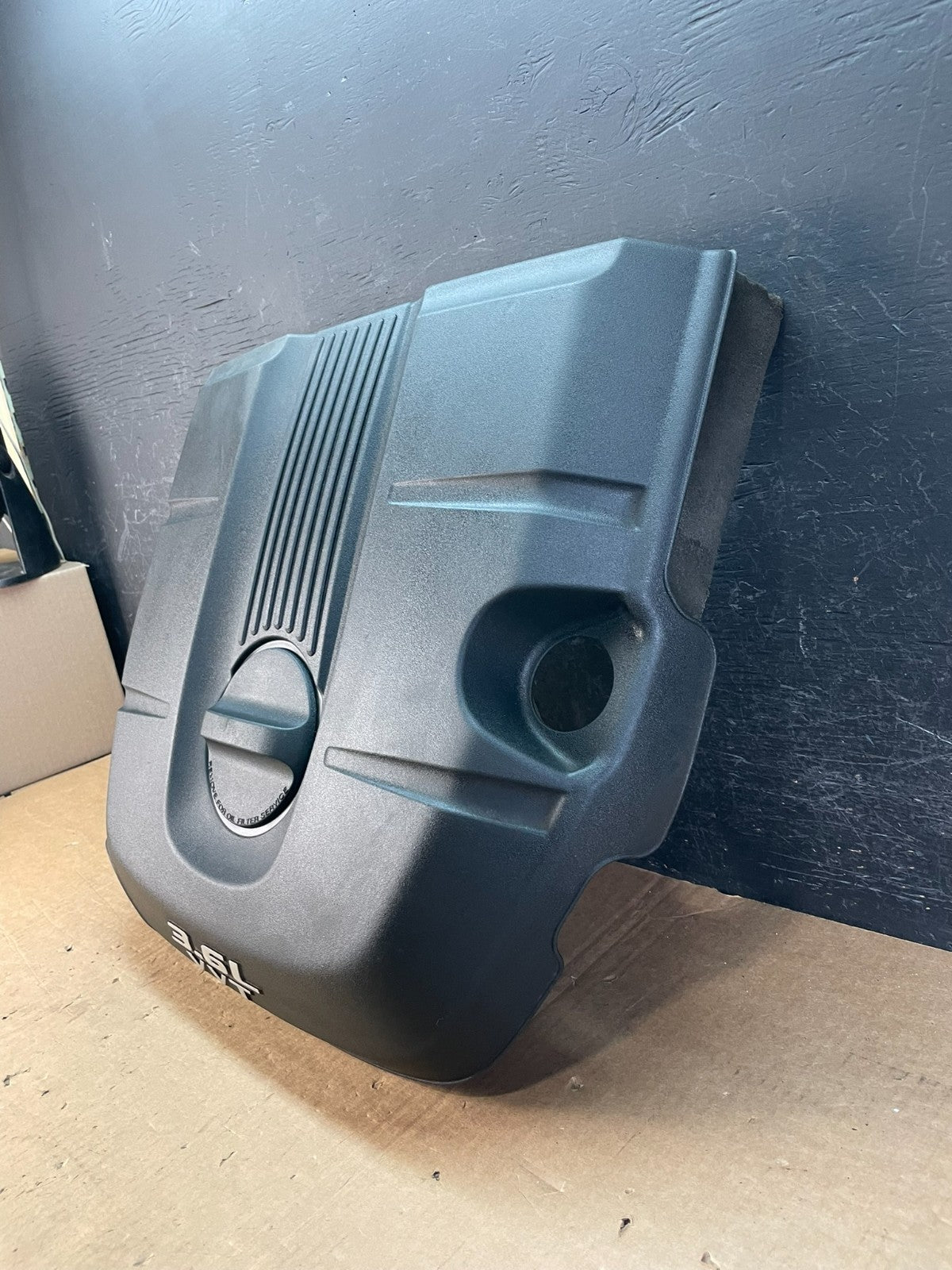 2012 to 2014 Jeep Grand Cherokee 3.6L Engine Cover AE8587 DG1