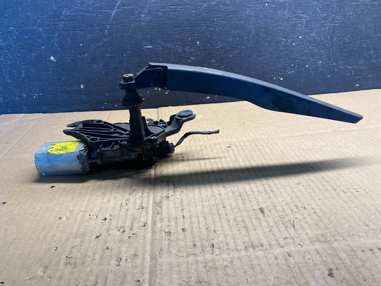 2013 to 2019 Ford Escape Rear Windshield Wiper Motor AA7738 DG3