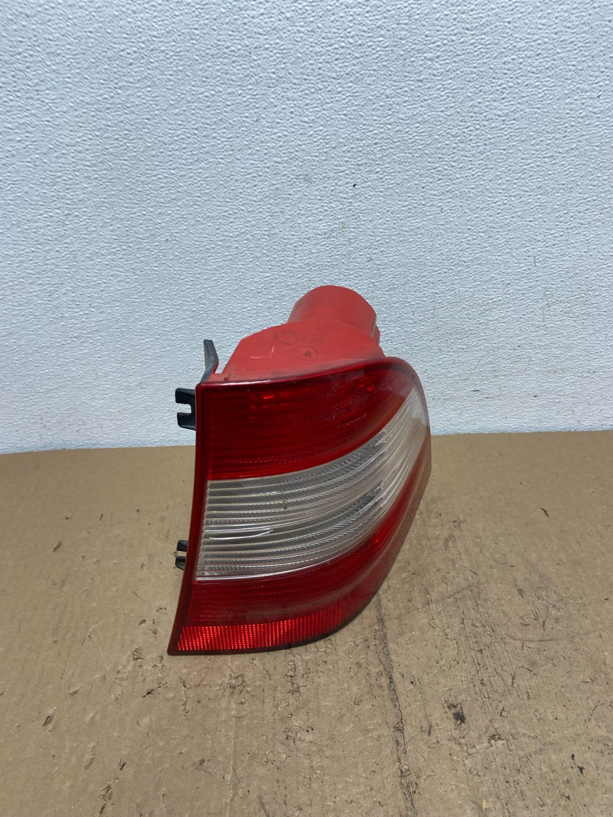 2002-2005 Mercedes ML 350 Ml-Class Right Passenger Rh Side Tail Light AC7336 DW2