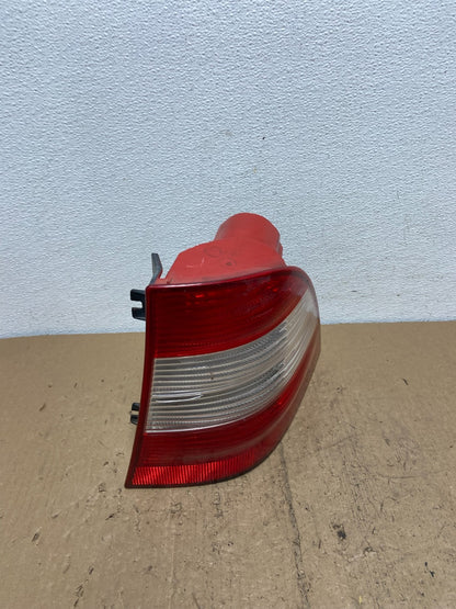 2002-2005 Mercedes ML 350 Ml-Class Right Passenger Rh Side Tail Light AC7336 DW2