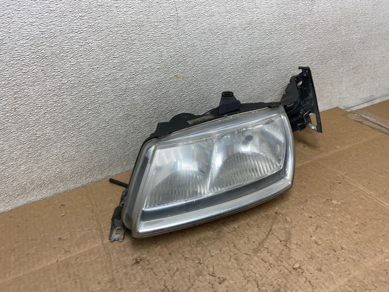 2002 to 2005 Saab 9-5 Left Driver LH Side Halogen Headlight OEM Z0963 DW2