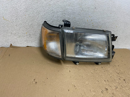 1999 - 2000 Subaru Forester Right Passenger Side Headlight Halogen AH2831 DW0