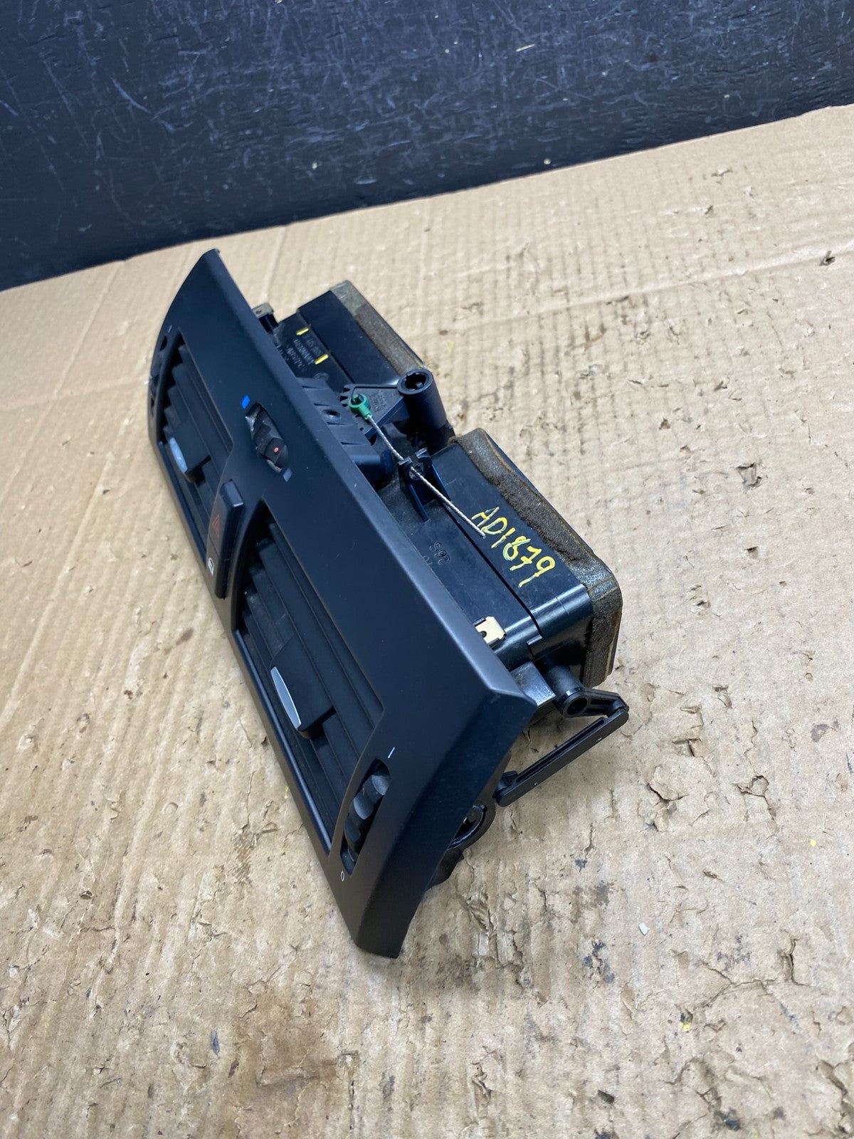 2004 to 2010 BMW X3 Center Console Dash Air Vent AD1879 DG2