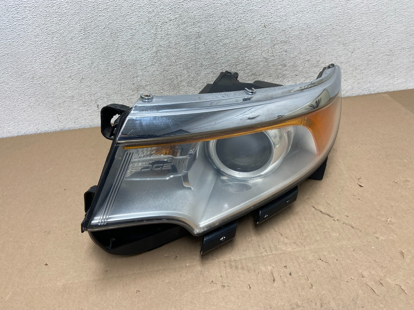 2011 to 2014 Ford Edge Front Left Driver Side Headlight Halogen AG5788 DW2