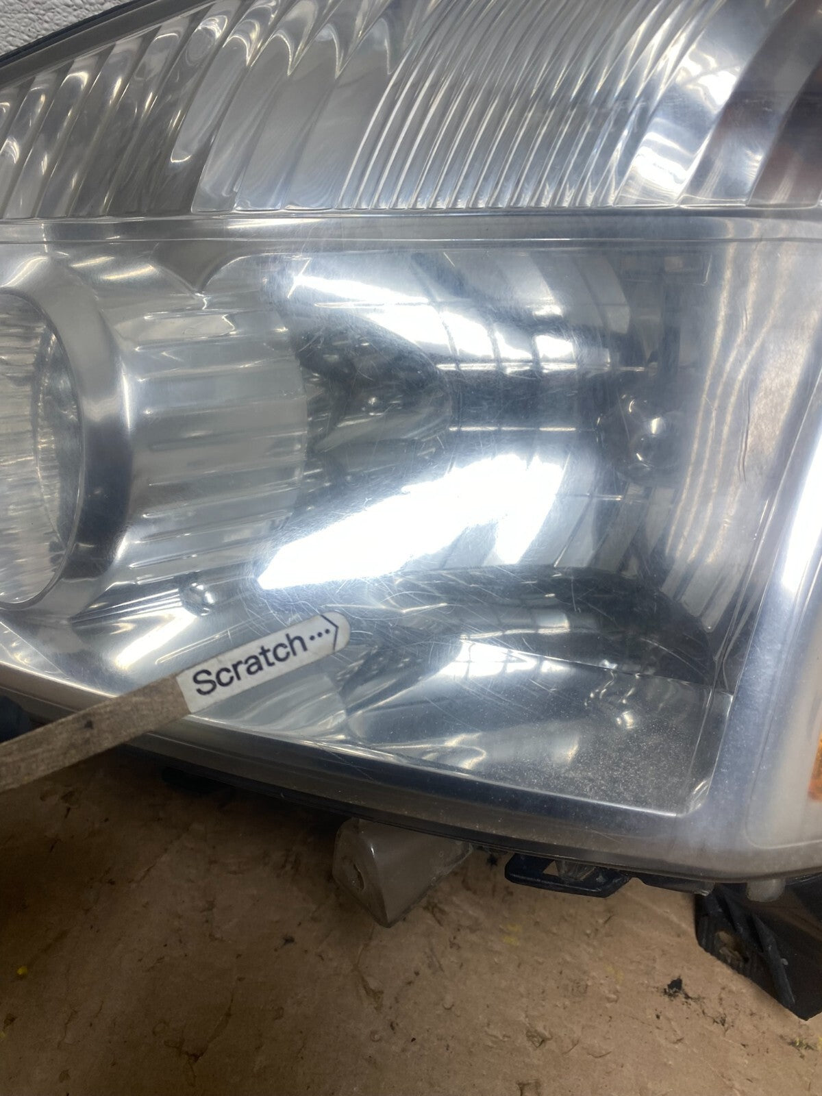 2004 to 2007 Nissan Armada Left+Right Side Set Headlights Oem M4123 DW3