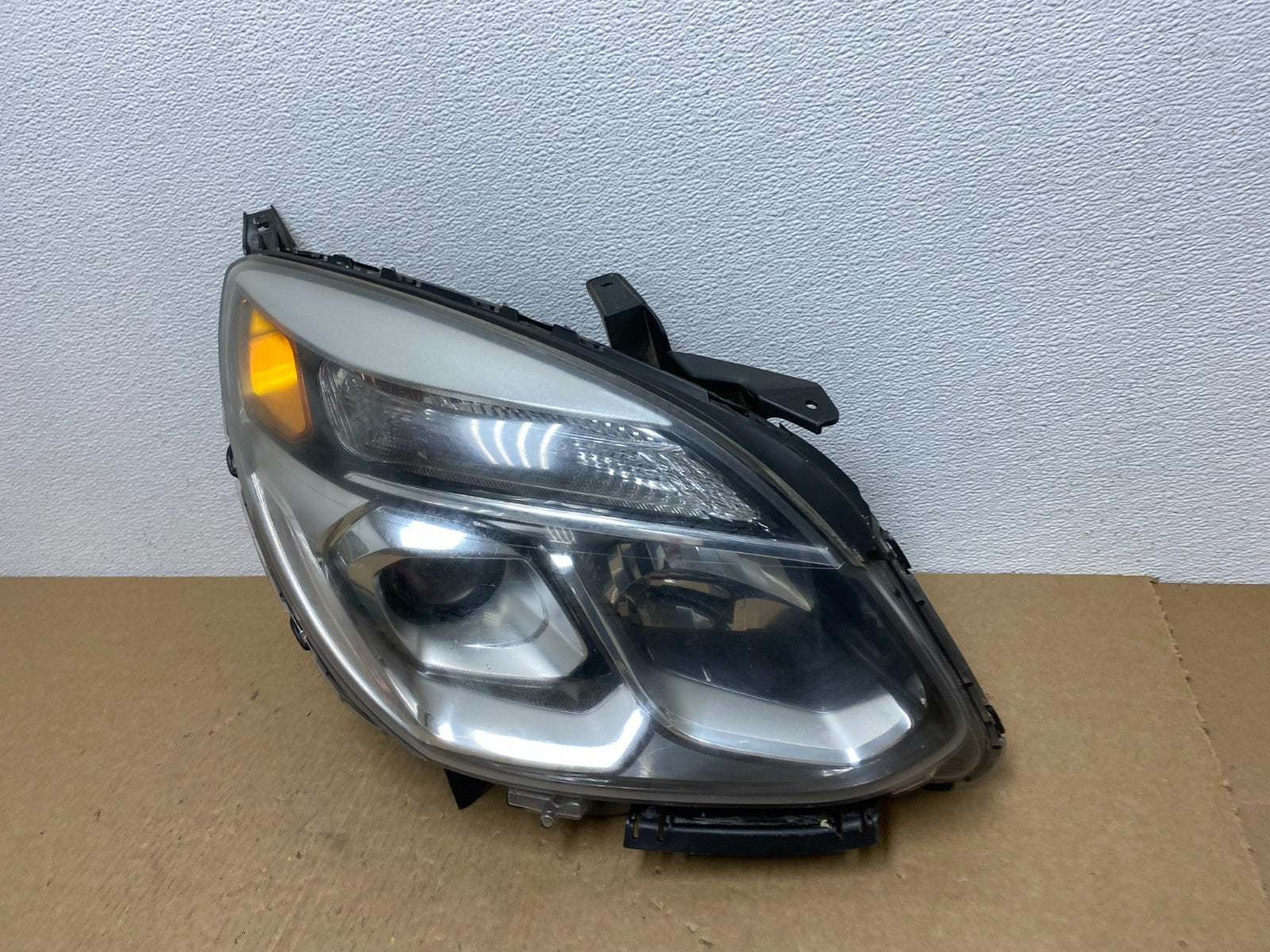 2016-2018 Chevrolet Equinox Right Passenger RH Halogen Headlight Oem AC1262 DW1