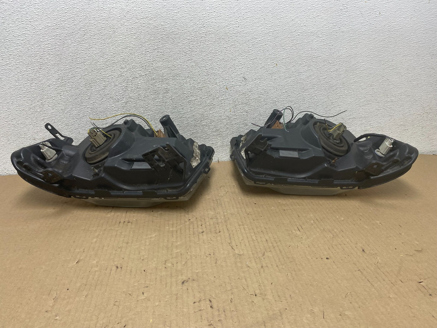 2008 to 2012 Ford Escape Headlights Left+Right Side Set Halogen AG7972 DW7