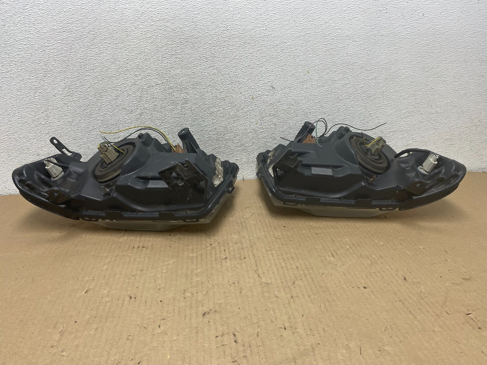2008 to 2012 Ford Escape Headlights Left+Right Side Set Halogen AG7972 DW7