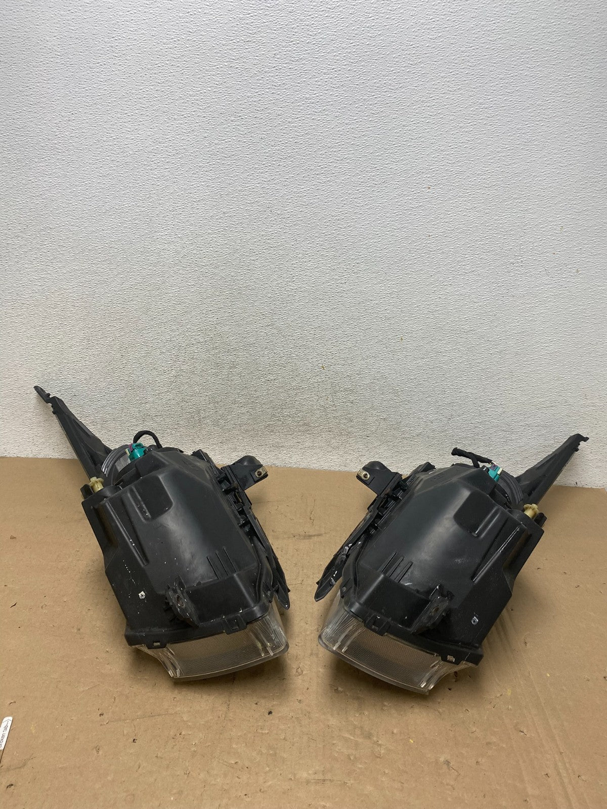 2011 to 2015 Chevrolet Cruze Halogen Left+Right Set Headlights AG4762 DW7