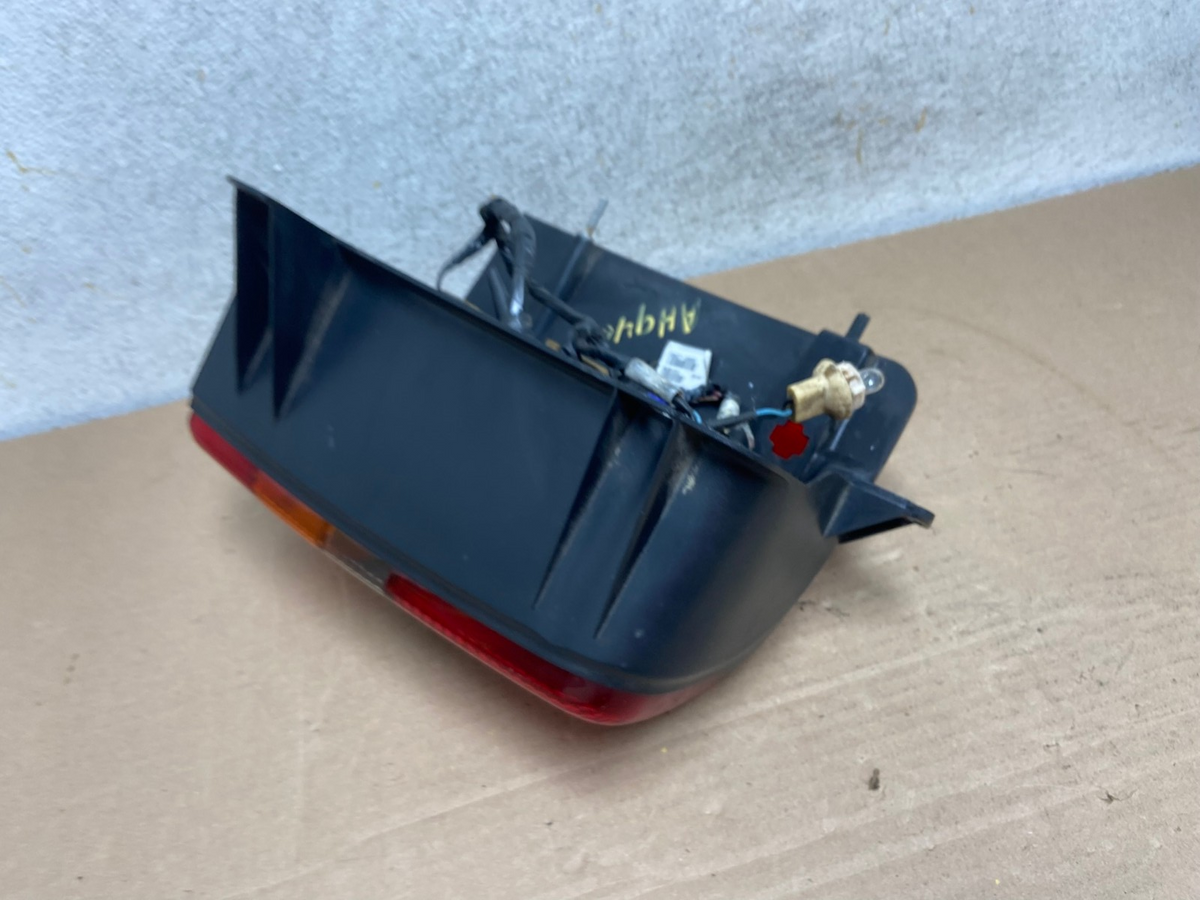 1993-1998 Jeep Grand Cherokee ZJ Right Passenger Side Rh Tail Light AH9400 LK4