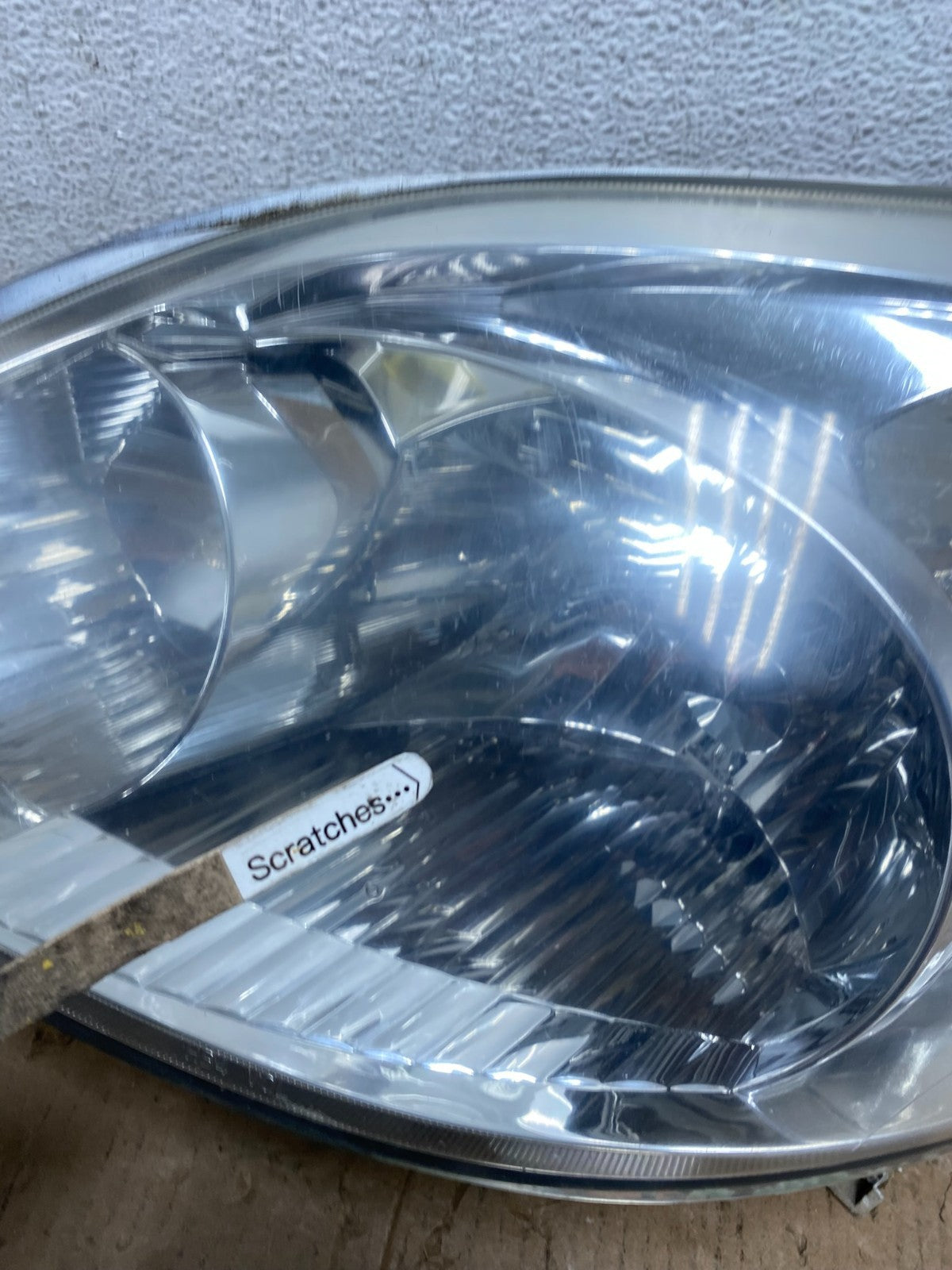 2003 to 2008 Toyota Matrix Left LH Side Halogen Headlight AD8129 DW3