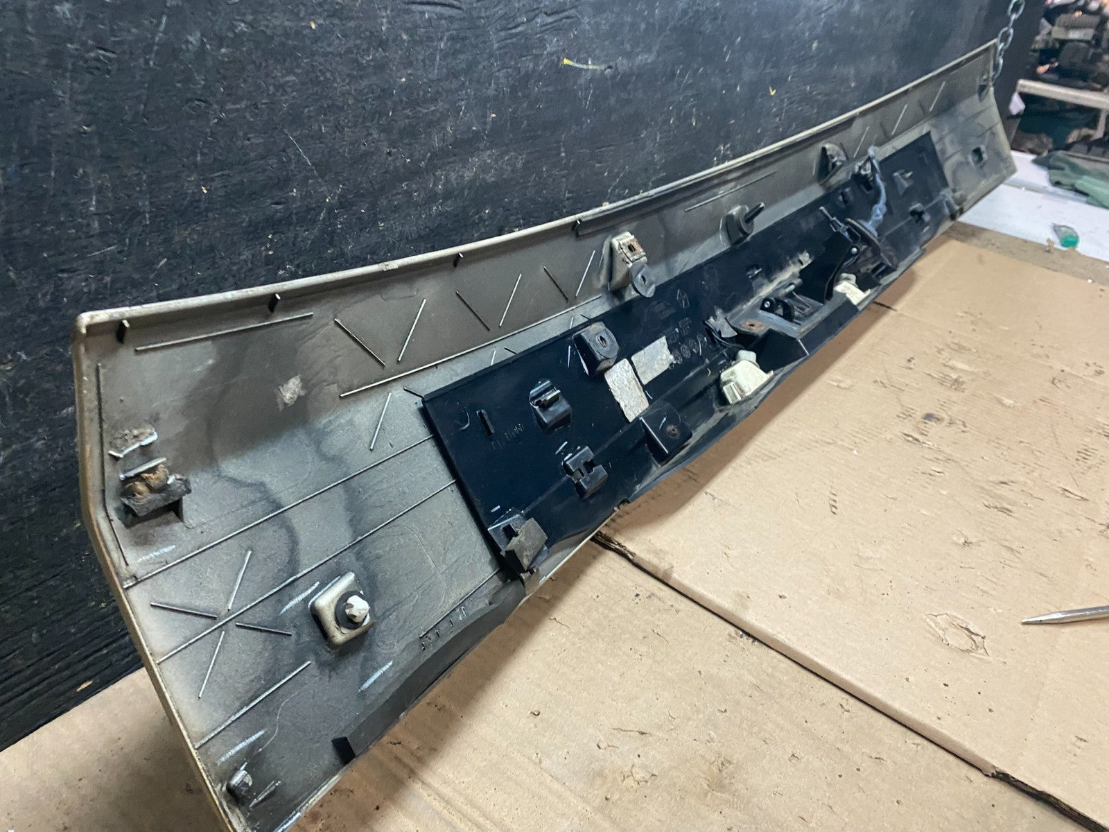 2011-2018 Dodge Grand Caravan Rear Tail Gate Trim Molding Panel W2538 DG7