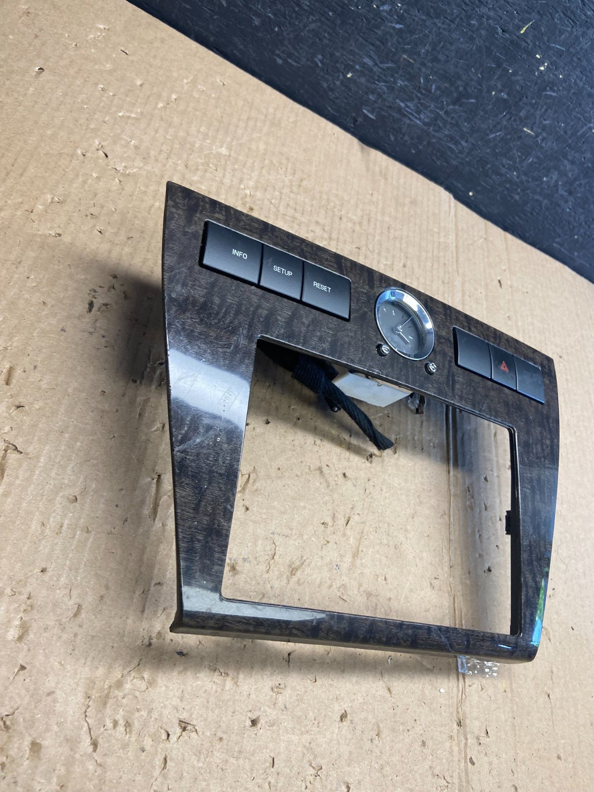 2006 to 2009 Ford Fusion Center Dash Radio Clock Bezel Trim ae4054 DG3