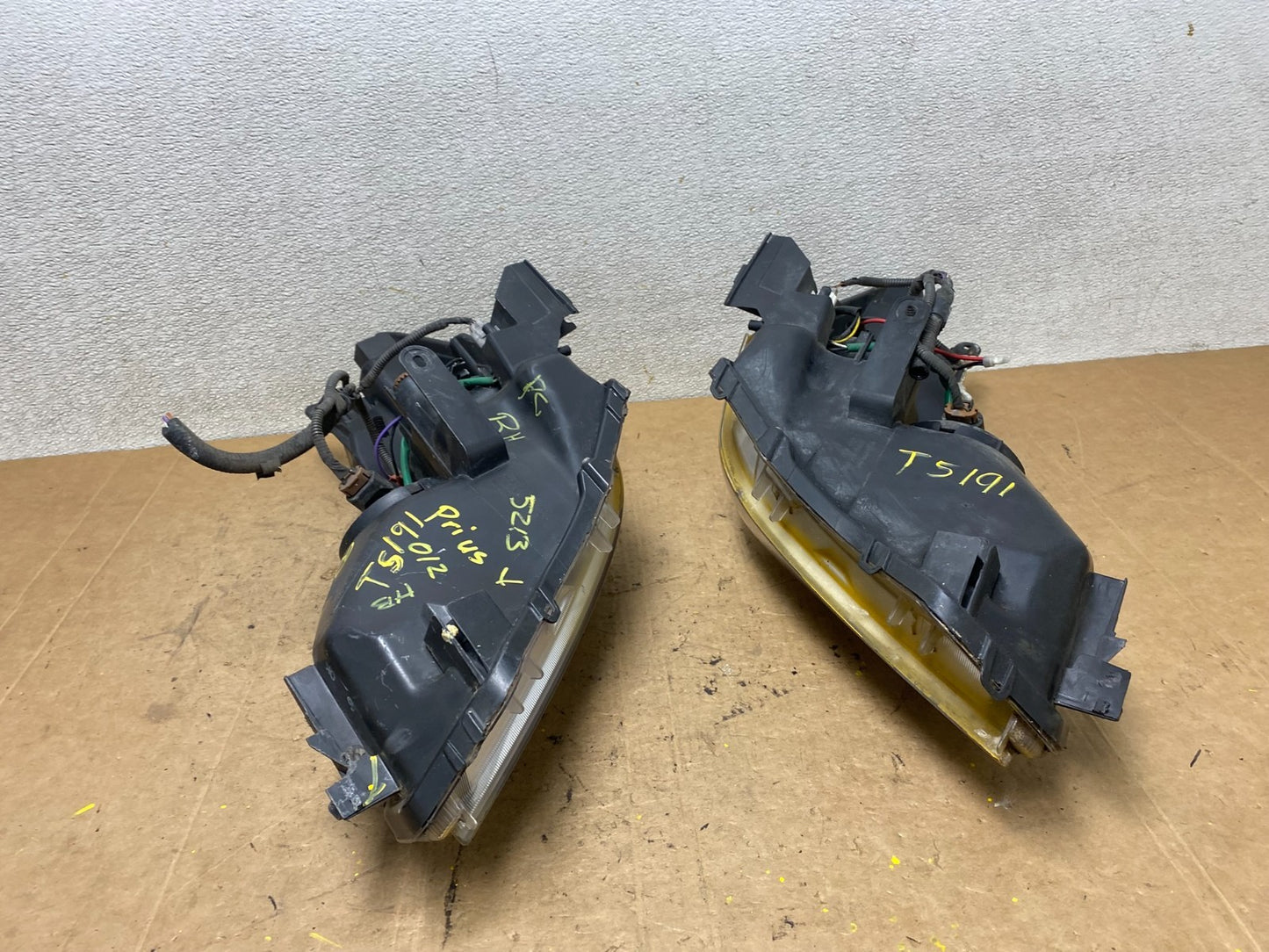 2012 2013 2014 Toyota Prius V Left+Right Side Halogen Headlights T5191 DW15
