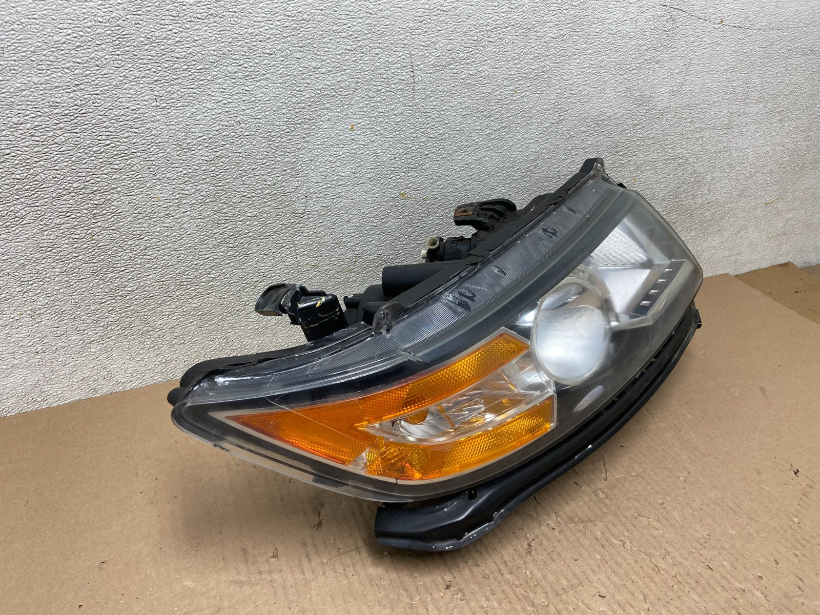 2011 to 2013 Honda Odyssey Front Right Passenger Headlight XENON Oem AB6021 DW2