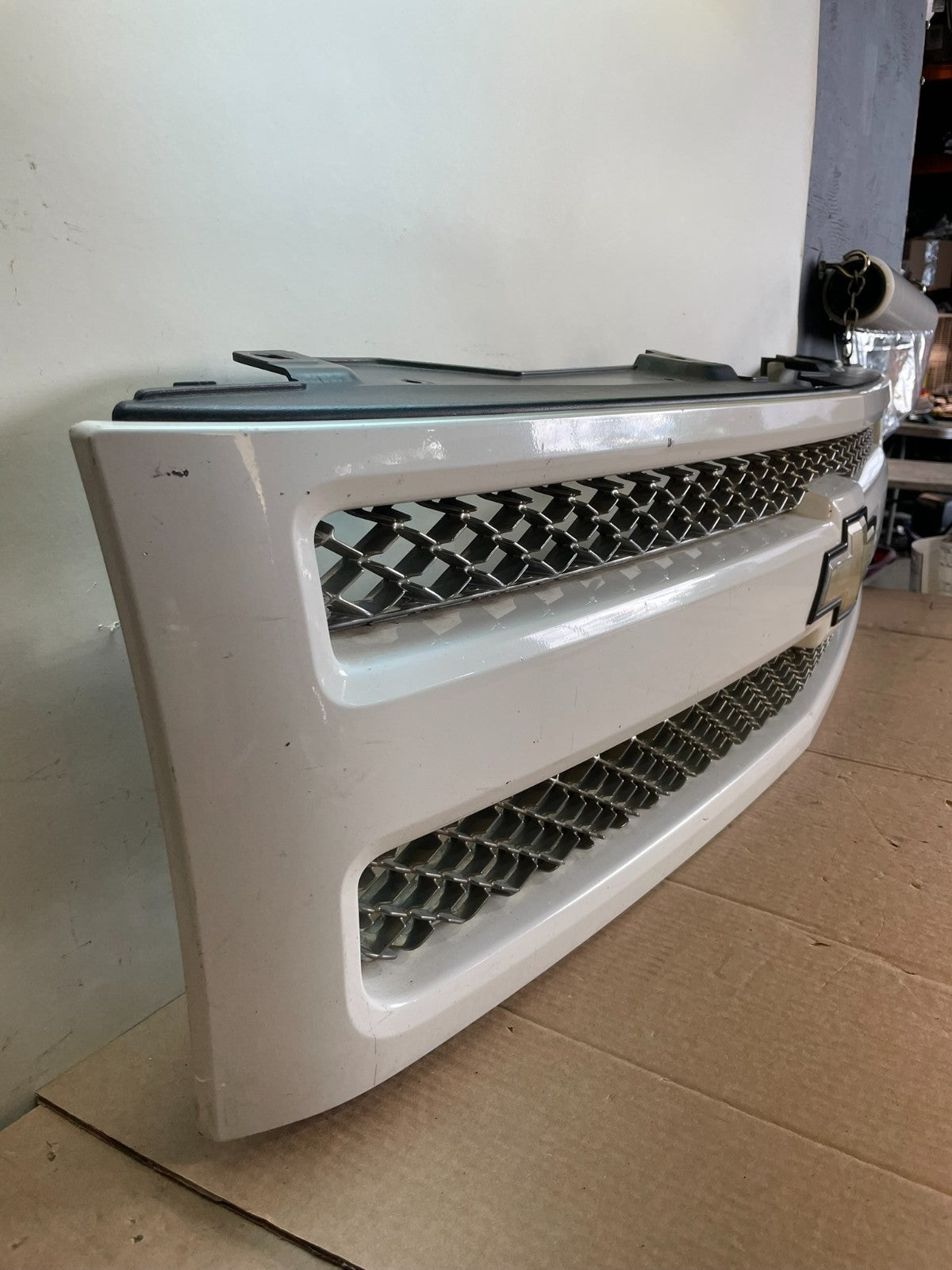 2007 to 2013 Chevrolet Silverado 1500 Front Chrome Grille Grill ah6429 DG2