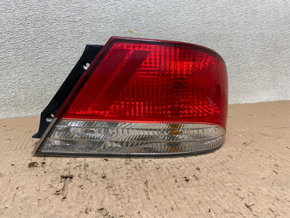 2002-2003 Mitsubishi Lancer Right Passenger RH Tail Light OEM Y0485 DG0
