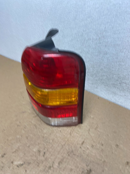 2001 to 2007 Ford Escape Right Passenger RH Side Tail Light AF8065 DW1