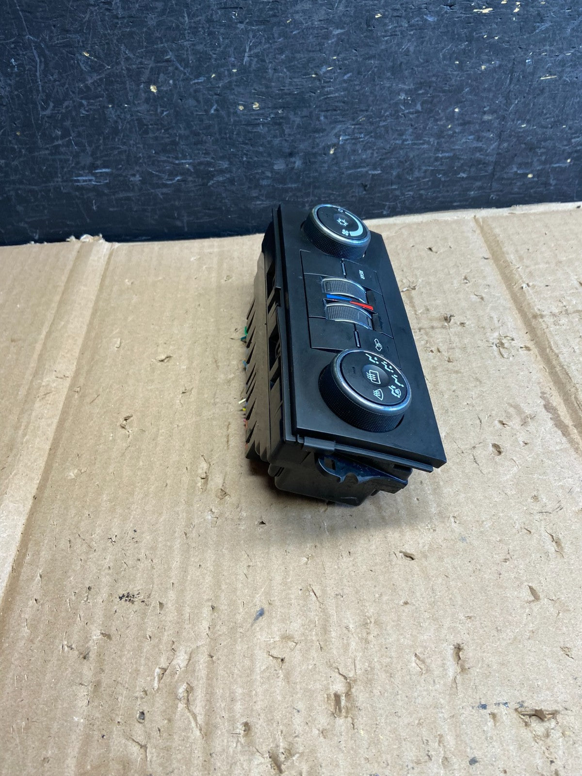 2012 to 2013 Chevrolet Avalanche 1500 Tahoe Climate Control A/C Panel AI2848 DW2