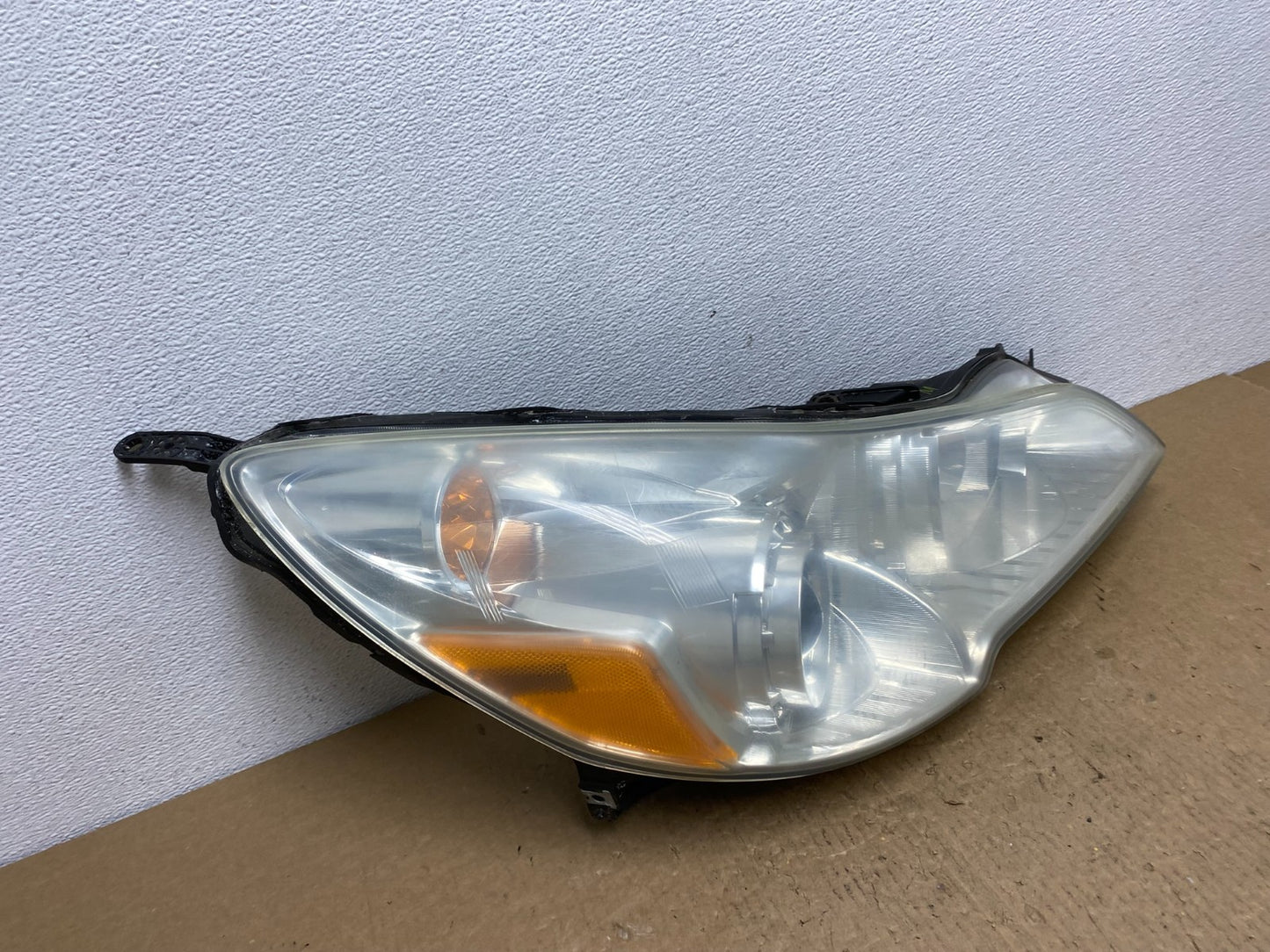2010-2012 Subaru Legacy Outback Right Passenger Headlight Oem AC1402 DW2
