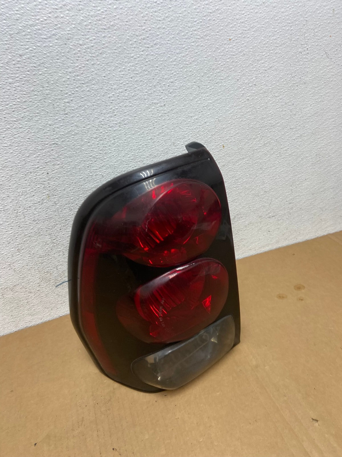 2002 to 2009 Chevrolet Trailblazer Left Driver LH Side Tail Light AD2604 LK2