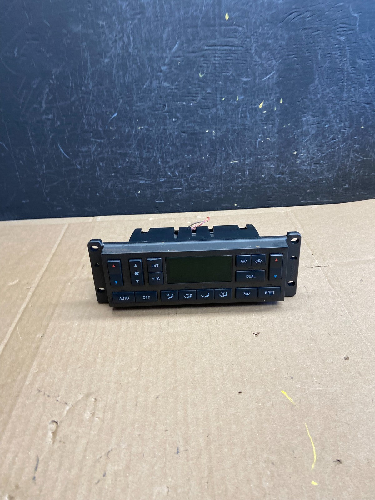2003 to 2006 Lincoln Town Car Climate Control Panel AD2110 DG0