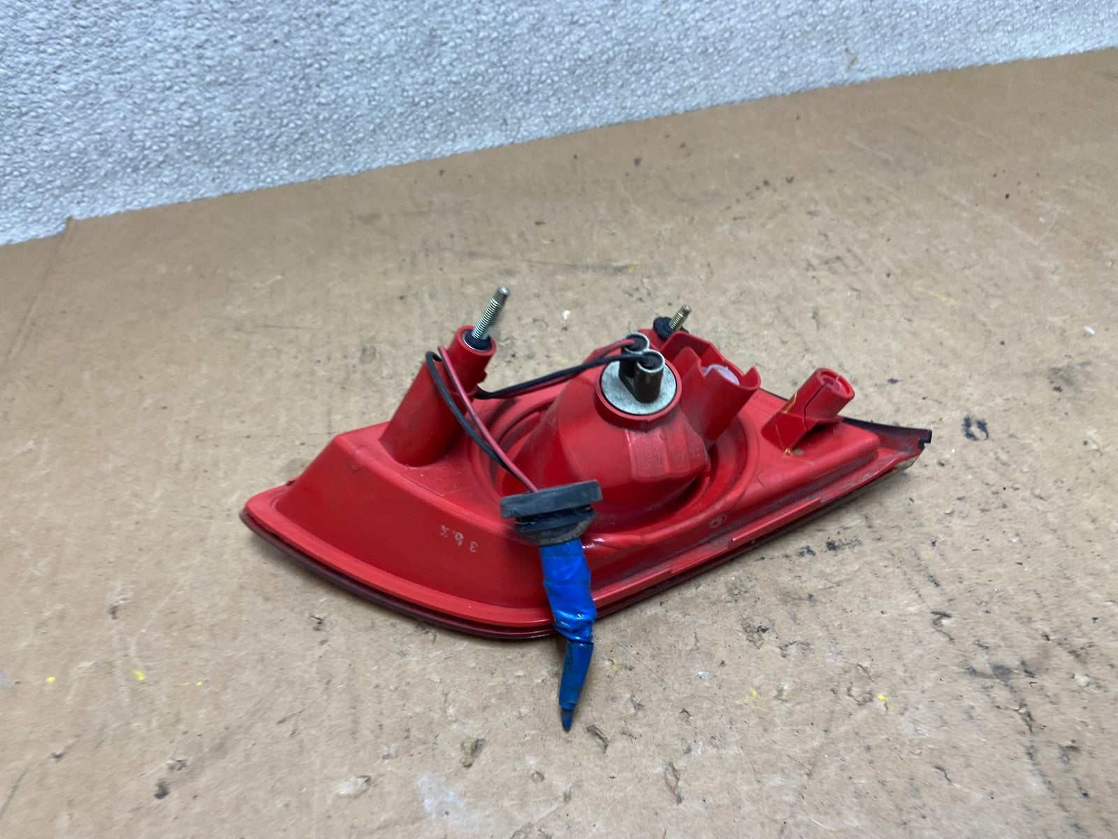 2003-2005 Infiniti FX35 FX45 Right Passenger Red Inner Tail Light OEM Z7805 DW4