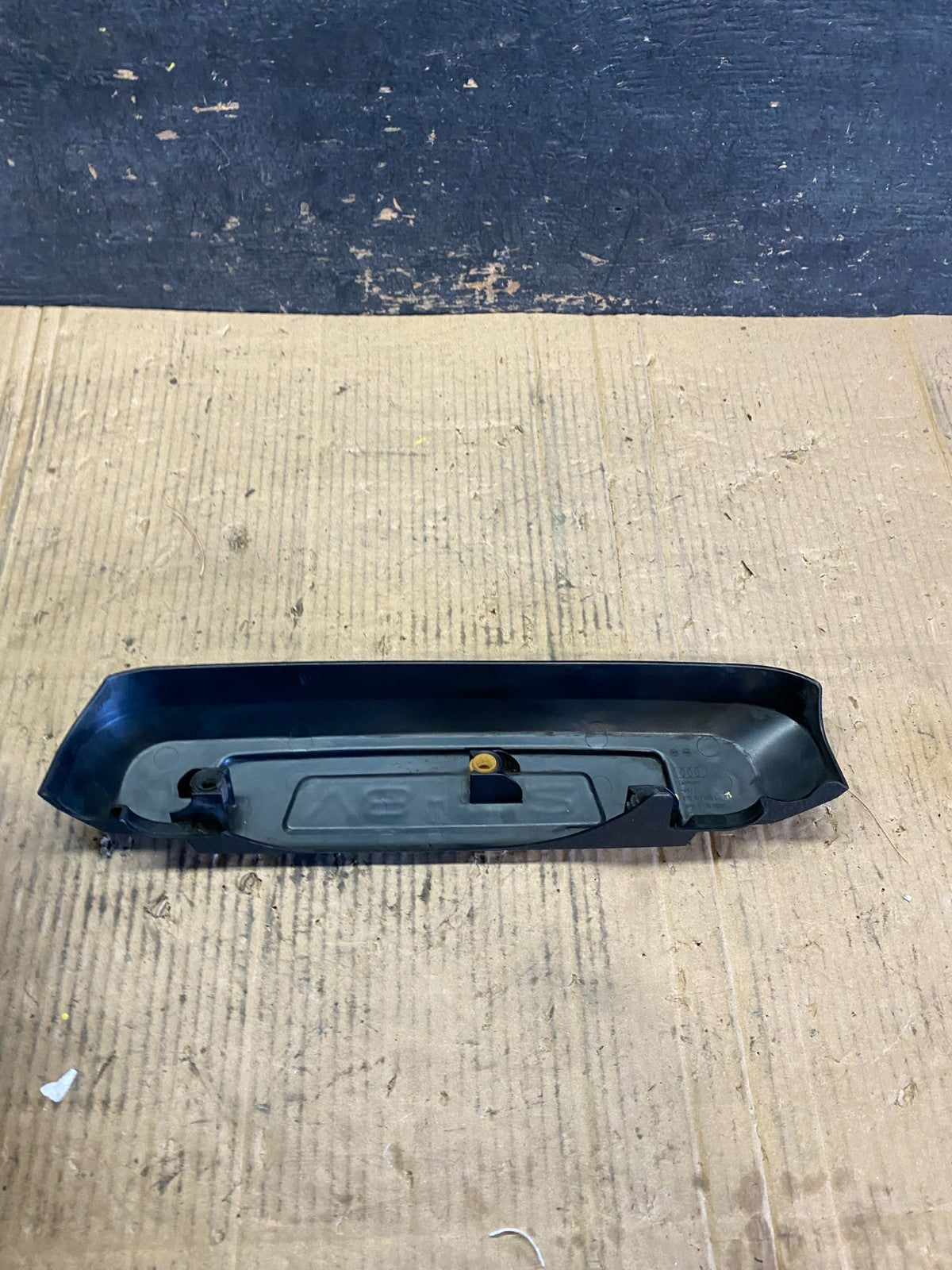 2004 2005 2006 Audi A8 4.2L Engine Motor Cover S8706 DG4