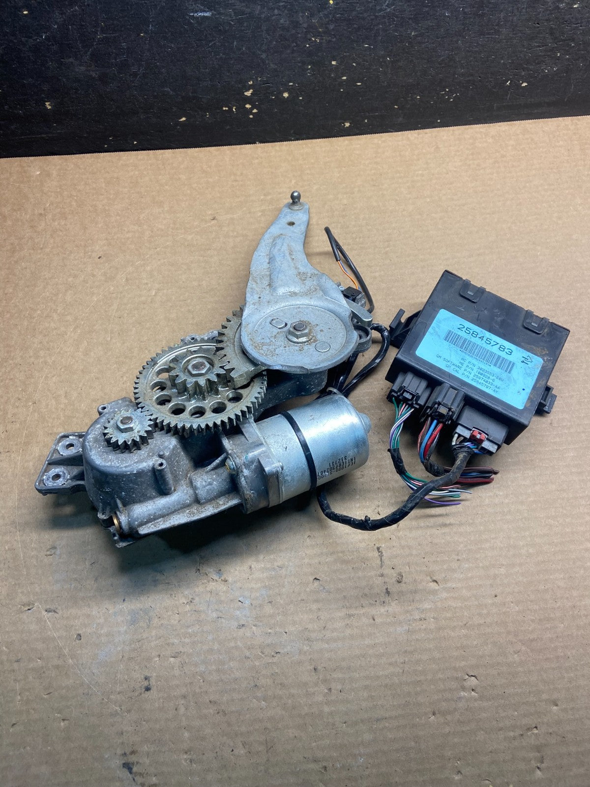 GMC Acadia Yukon Tahoe  Rear Trunk Liftgate Power Motor Actuator OEM z9178 DG6