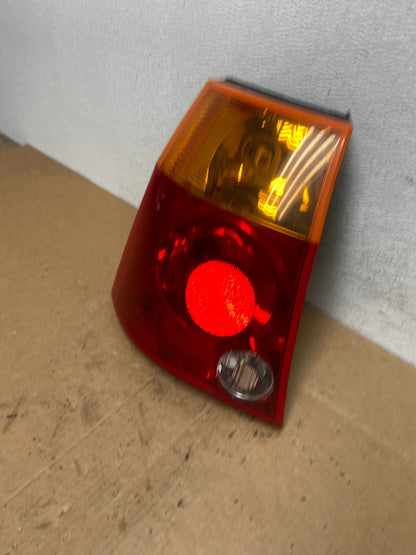 2004 2005 2006 Chrysler Pacifica Left Driver LH Tail Light AD5164 LK1