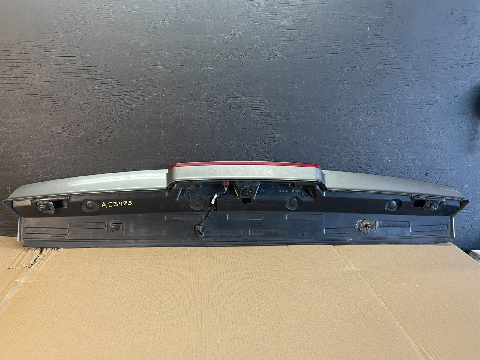 2007-2014 Chevrolet Tahoe Suburban Yukon Spoiler Wing 3rd Brake Light AE3475 DG3