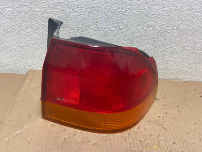 1996-1998 Honda Civic Coupe 2-Dr Right Passenger Tail Light D8991 OEM0