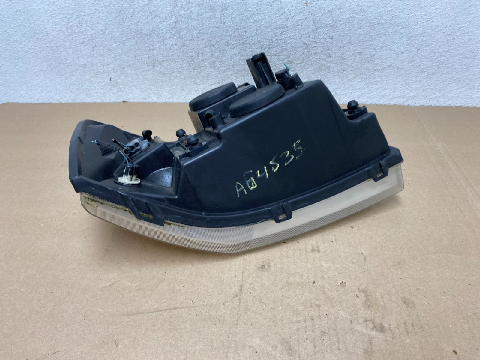 2002 to 2009 Gmc Envoy Left Driver Lh Side Headlight Halogen AG4535 DW7