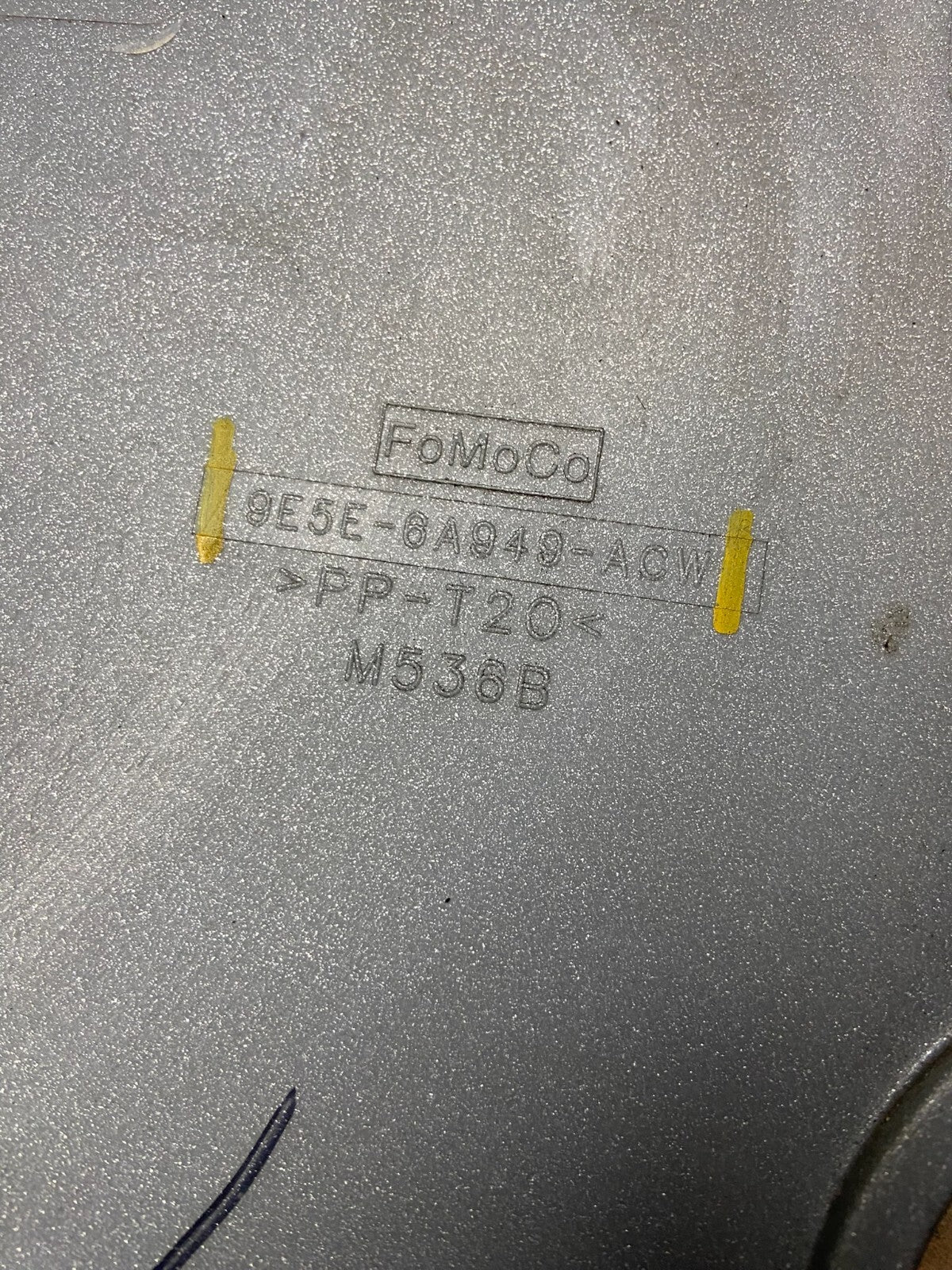 2005 to 2008 Ford Escape Hybrid Engine Motor Cover E8352 DG18