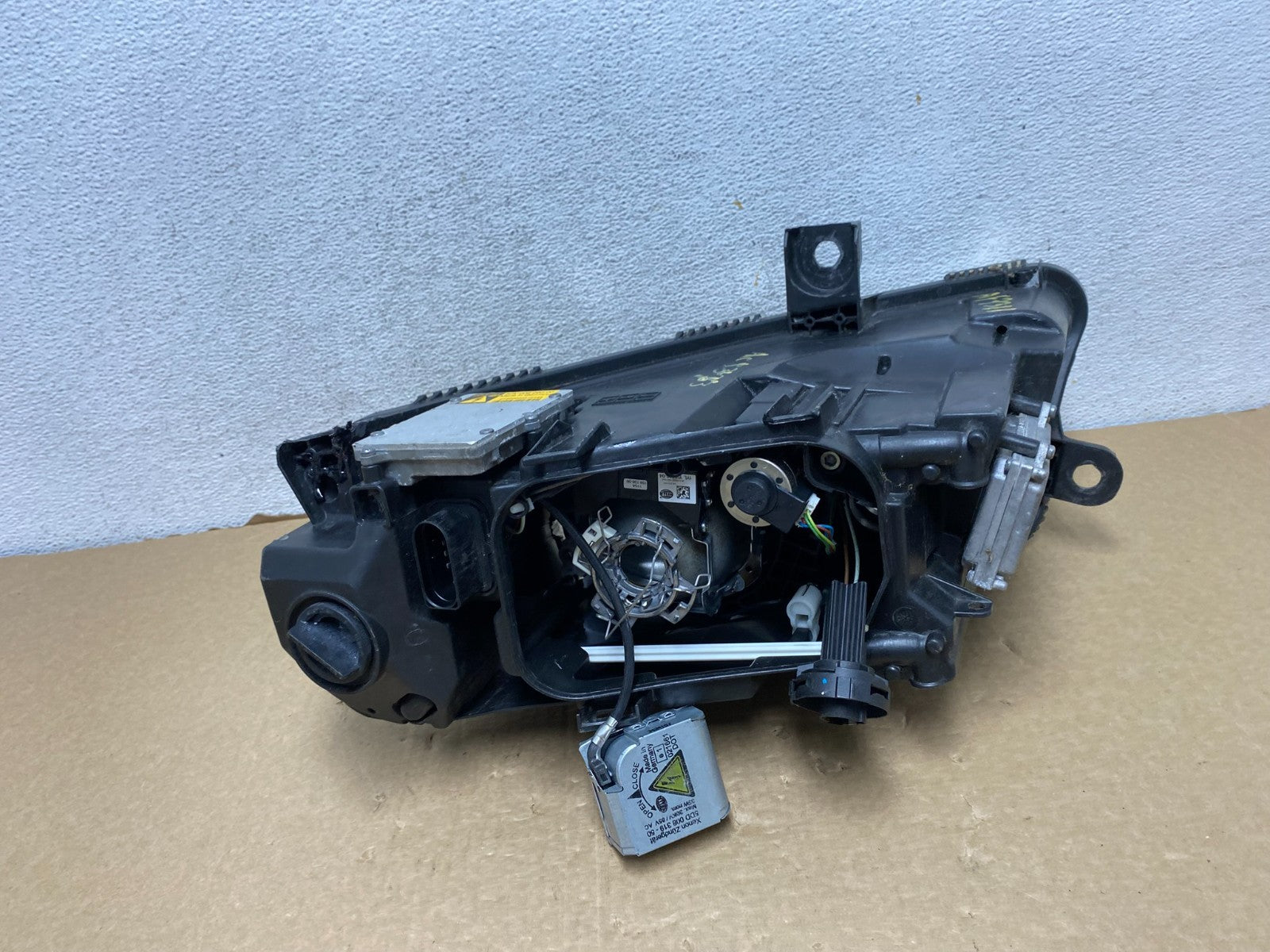 2005 to 2008 Audi A6 Right Passenger Side Headlight Xenon HID AF7311 DW6